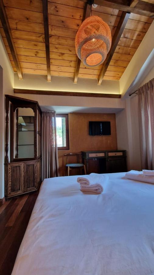 Hotel Bujtina Behram Korce Esterno foto