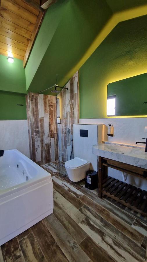 Hotel Bujtina Behram Korce Esterno foto