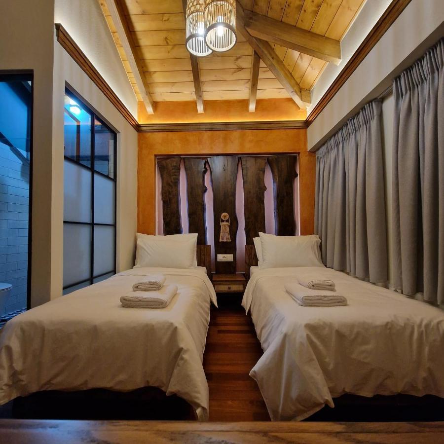 Hotel Bujtina Behram Korce Esterno foto